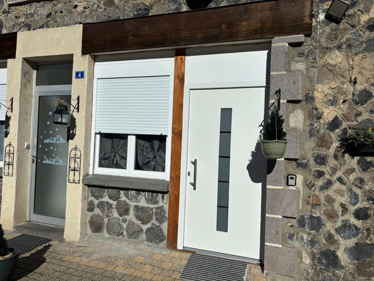 Hotel Des Voyageurs Chez Betty Neussargues en Pinatelle Exteriör bild