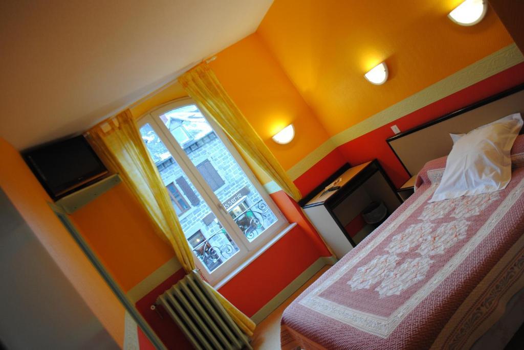 Hotel Des Voyageurs Chez Betty Neussargues en Pinatelle Rum bild