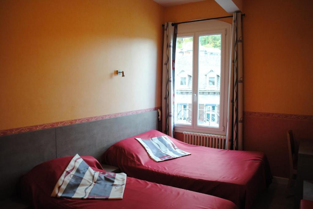Hotel Des Voyageurs Chez Betty Neussargues en Pinatelle Exteriör bild