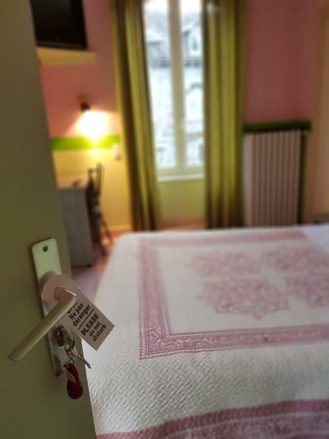 Hotel Des Voyageurs Chez Betty Neussargues en Pinatelle Rum bild