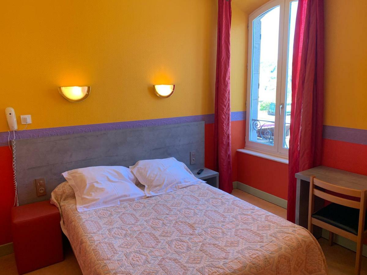 Hotel Des Voyageurs Chez Betty Neussargues en Pinatelle Exteriör bild