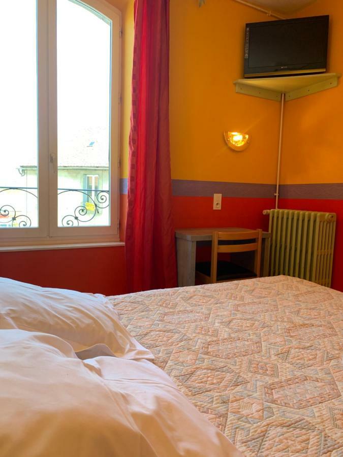 Hotel Des Voyageurs Chez Betty Neussargues en Pinatelle Exteriör bild